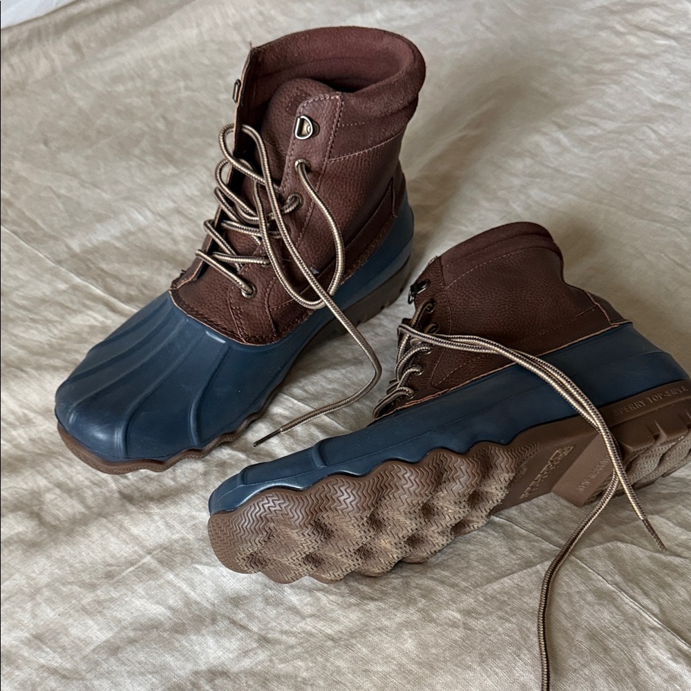 Sperry Men's Brown Leather and Navy Rubber Boots

New Without tags